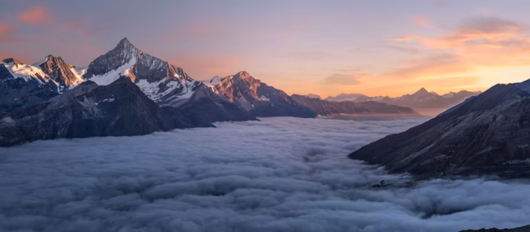 photo-1506905925346-21bda4d32df4